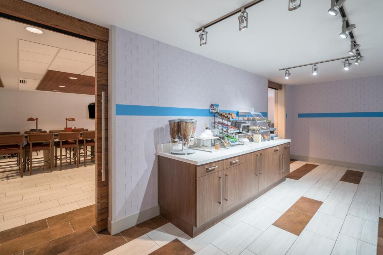 Holiday Inn Express Radcliff Fort Knox By Ihg Eksteriør billede