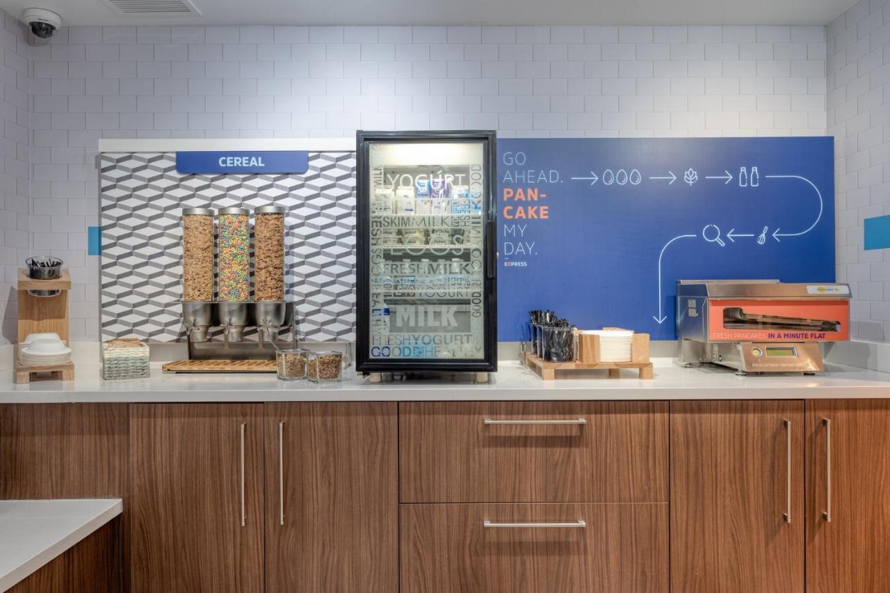 Holiday Inn Express Radcliff Fort Knox By Ihg Eksteriør billede
